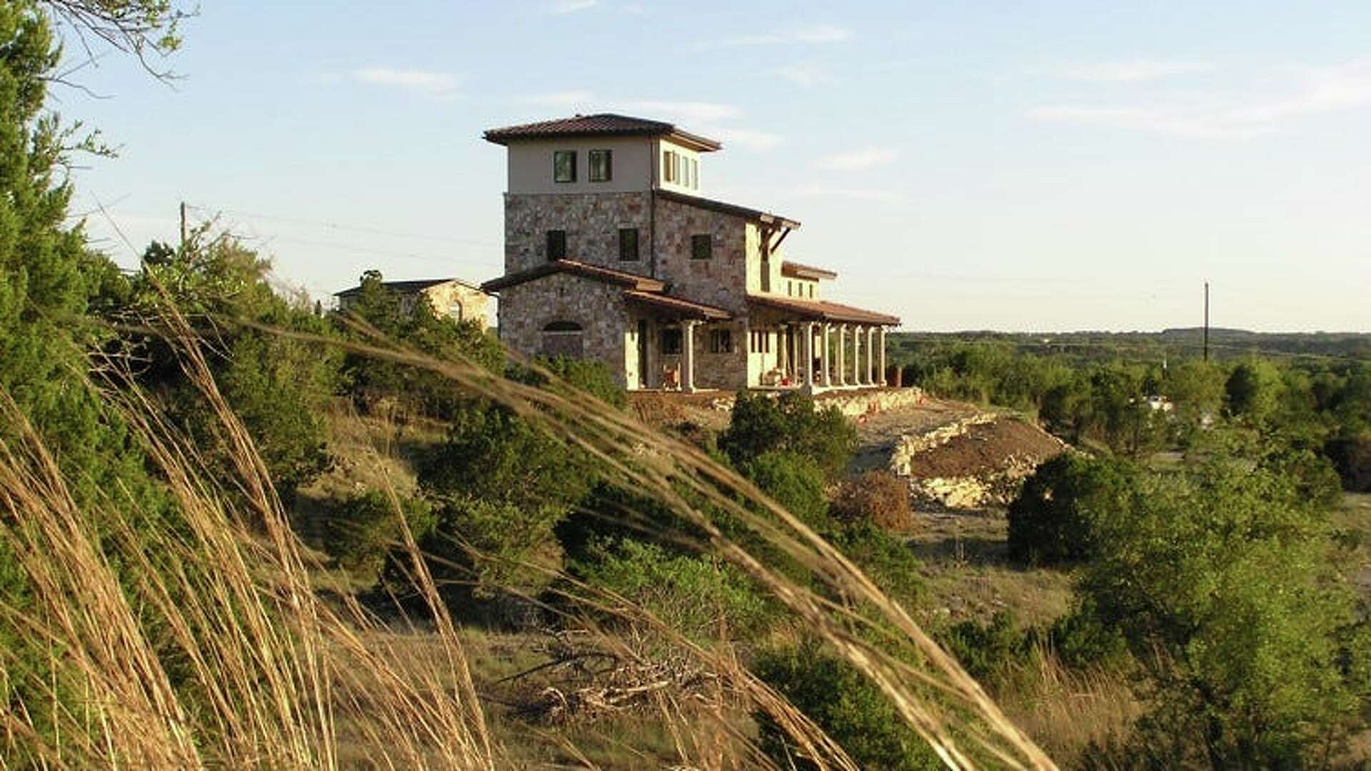Home's Italian farmhouse design has just the right touch of Texas, image size:1920x1080