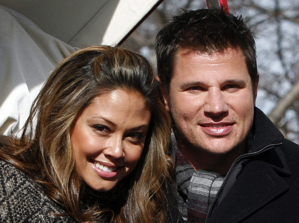 Nick Lachey and Vanessa Minnillo get engaged.