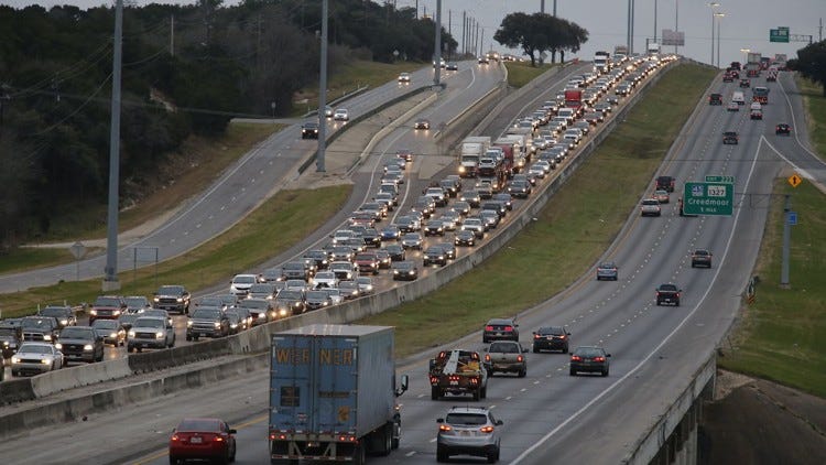 4 family members die in crash with wrong-way driver on I-35 in Kyle