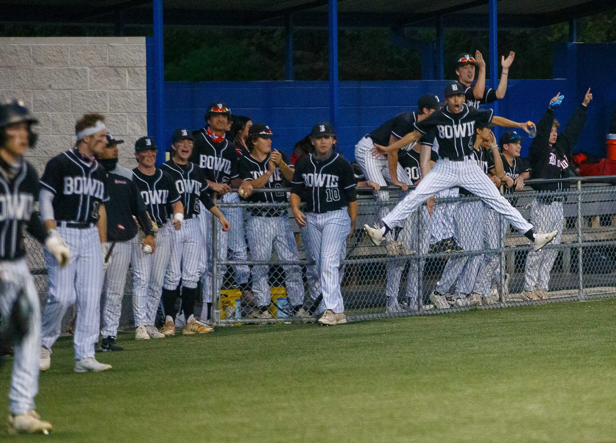 Bowie completes sweep of Westlake baseball