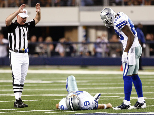 Dallas Cowboys quarterback Tony Romo, with his left arm in a sling