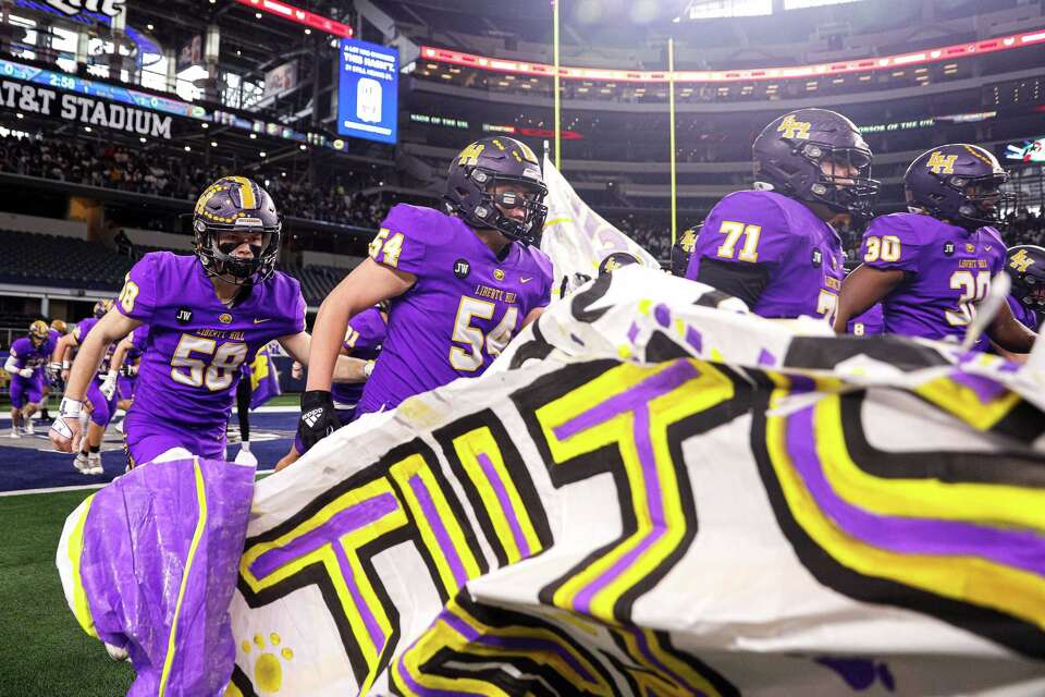 High school football: Liberty Hill takes on South Oak Cliff for title