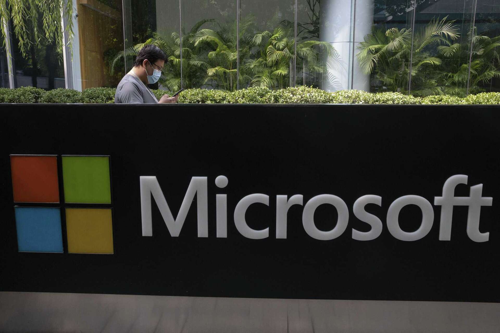 Microsoft outages right now Thousands report issues with Outlook, 365