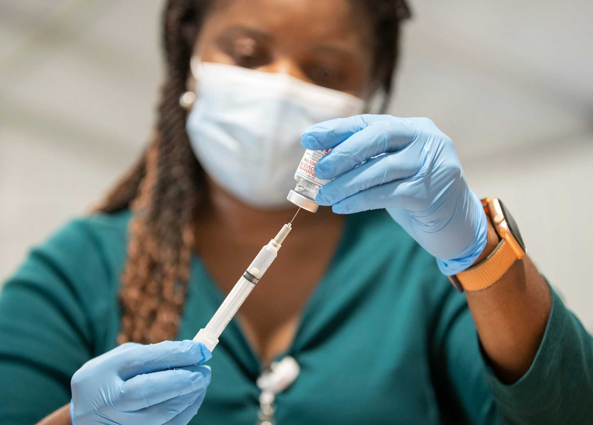 When can you get a flu or COVID shot? Here's what you need to know about this year's vaccines