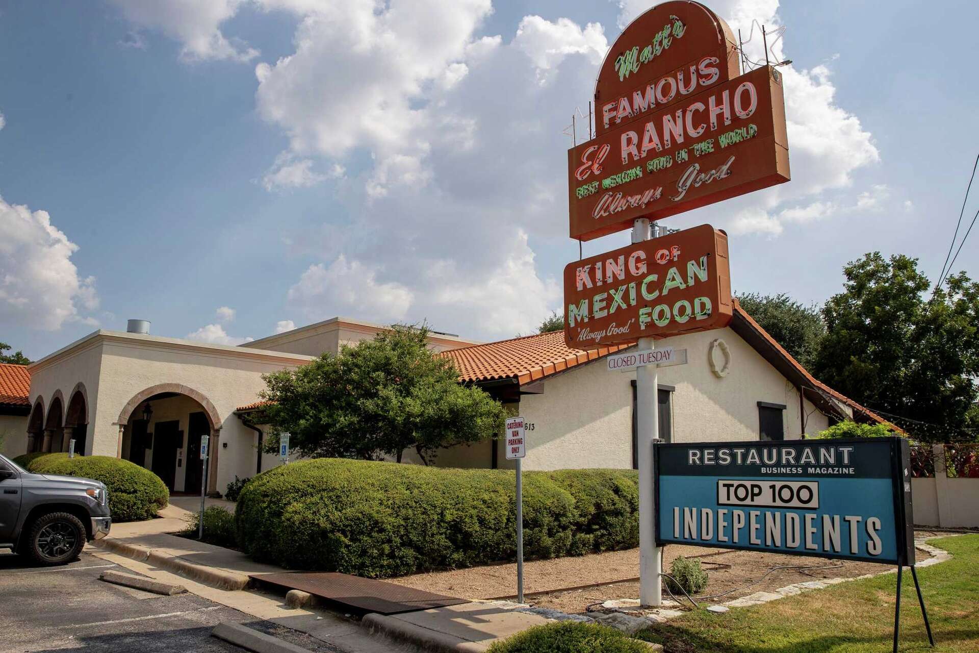 Tex-Mex legend Matt's El Rancho now offers online waitlist