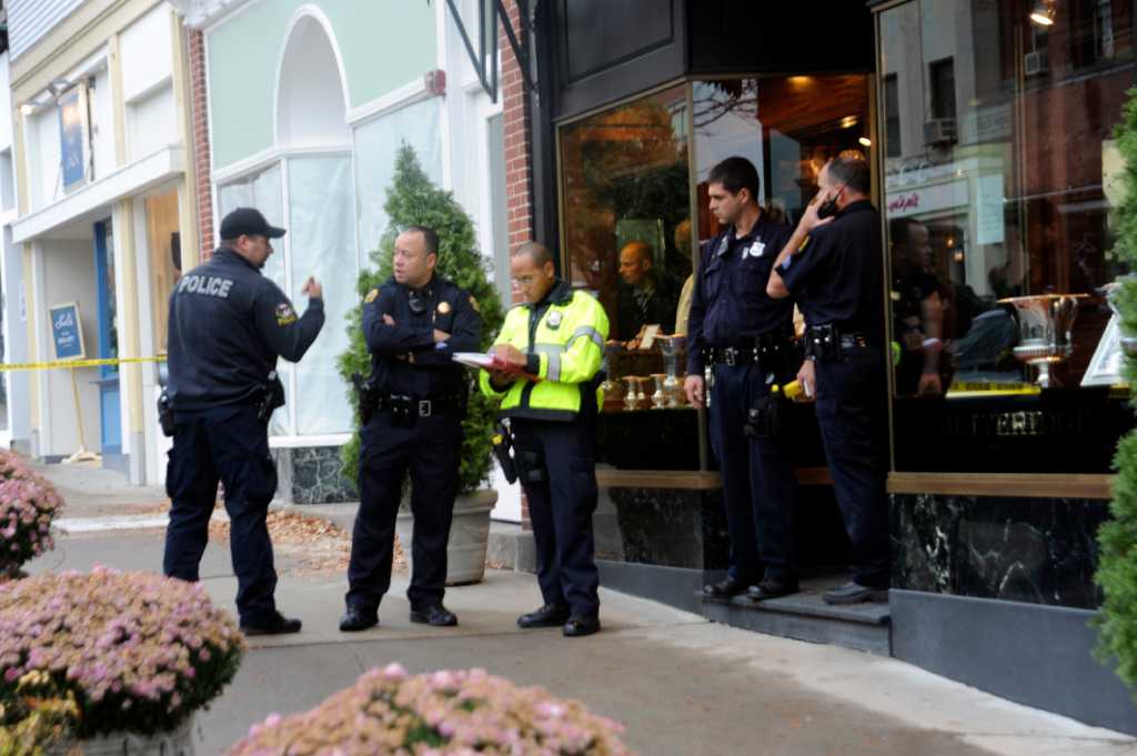 Smash and grab: Police searching for masked men after Avenue jewelry ...