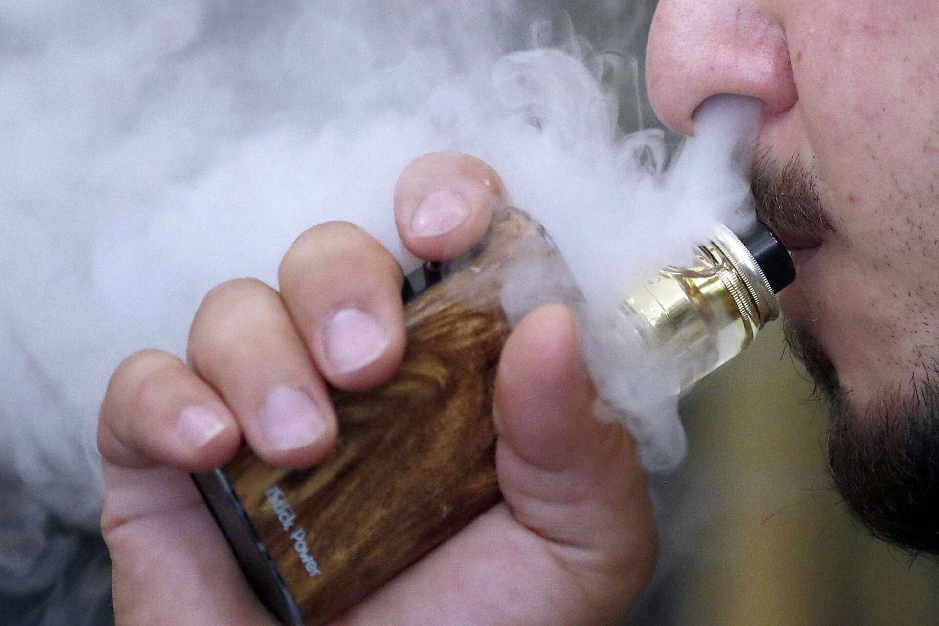 are electronic cigarettes bad Are e-cigarettes dangerous, or a better alternative to tobacco?
