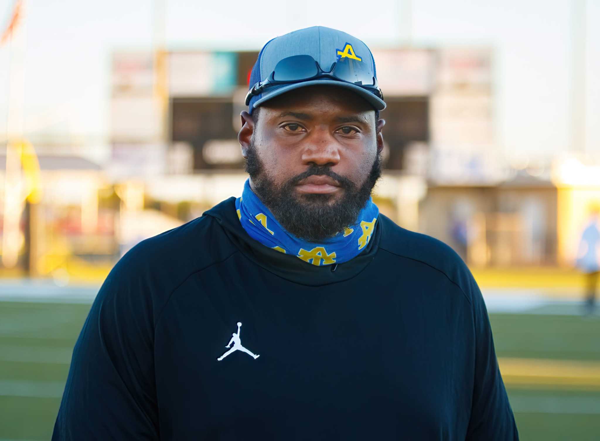 Santa Fe Roderick Thompson Roderick Thompson incorporates life lessons with Anderson football