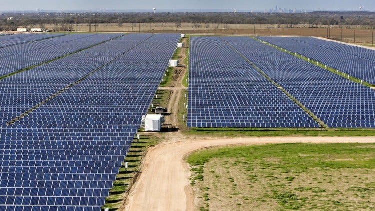 How much solar power should Austin Energy buy?