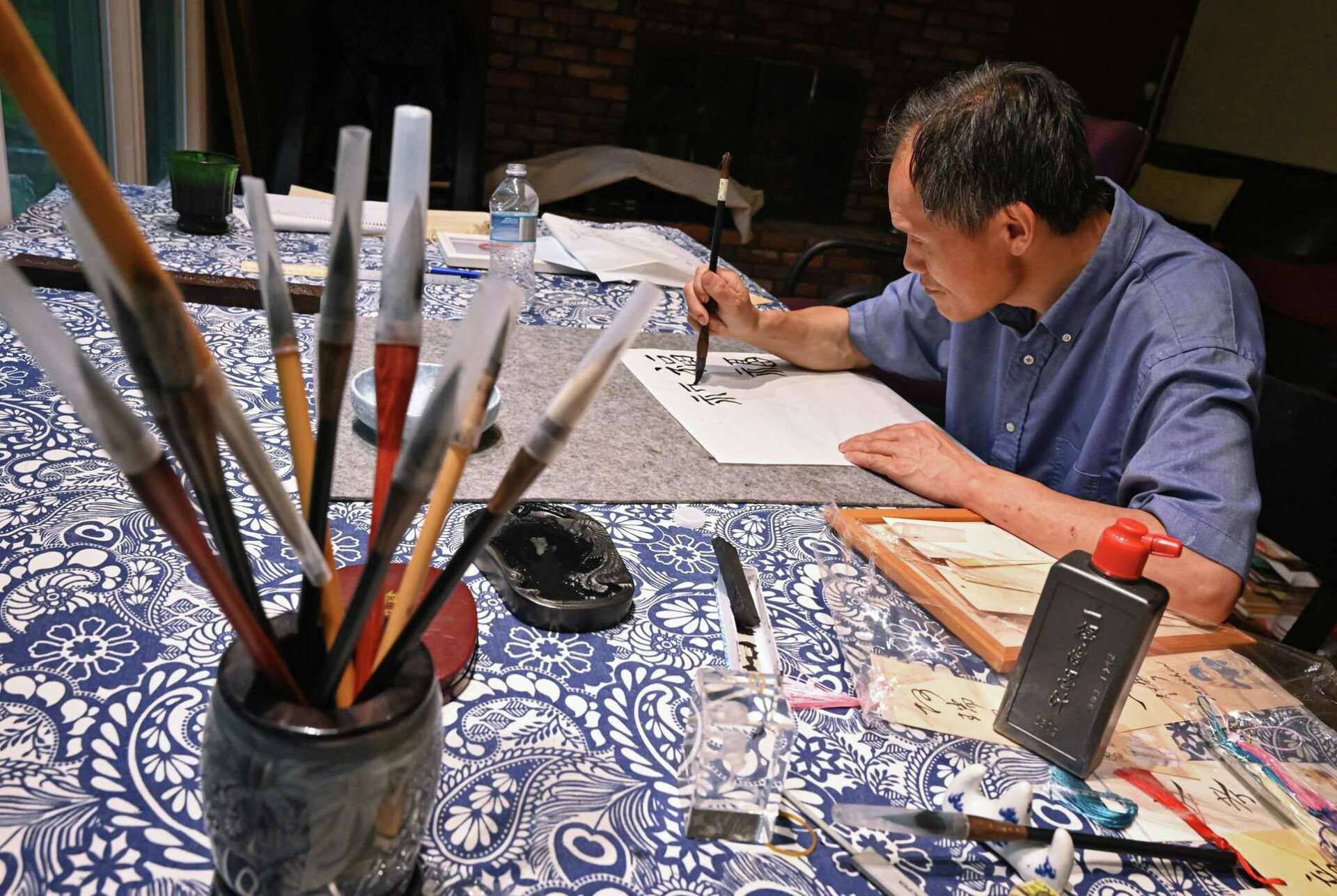 Master calligrapher teaches healing through ink