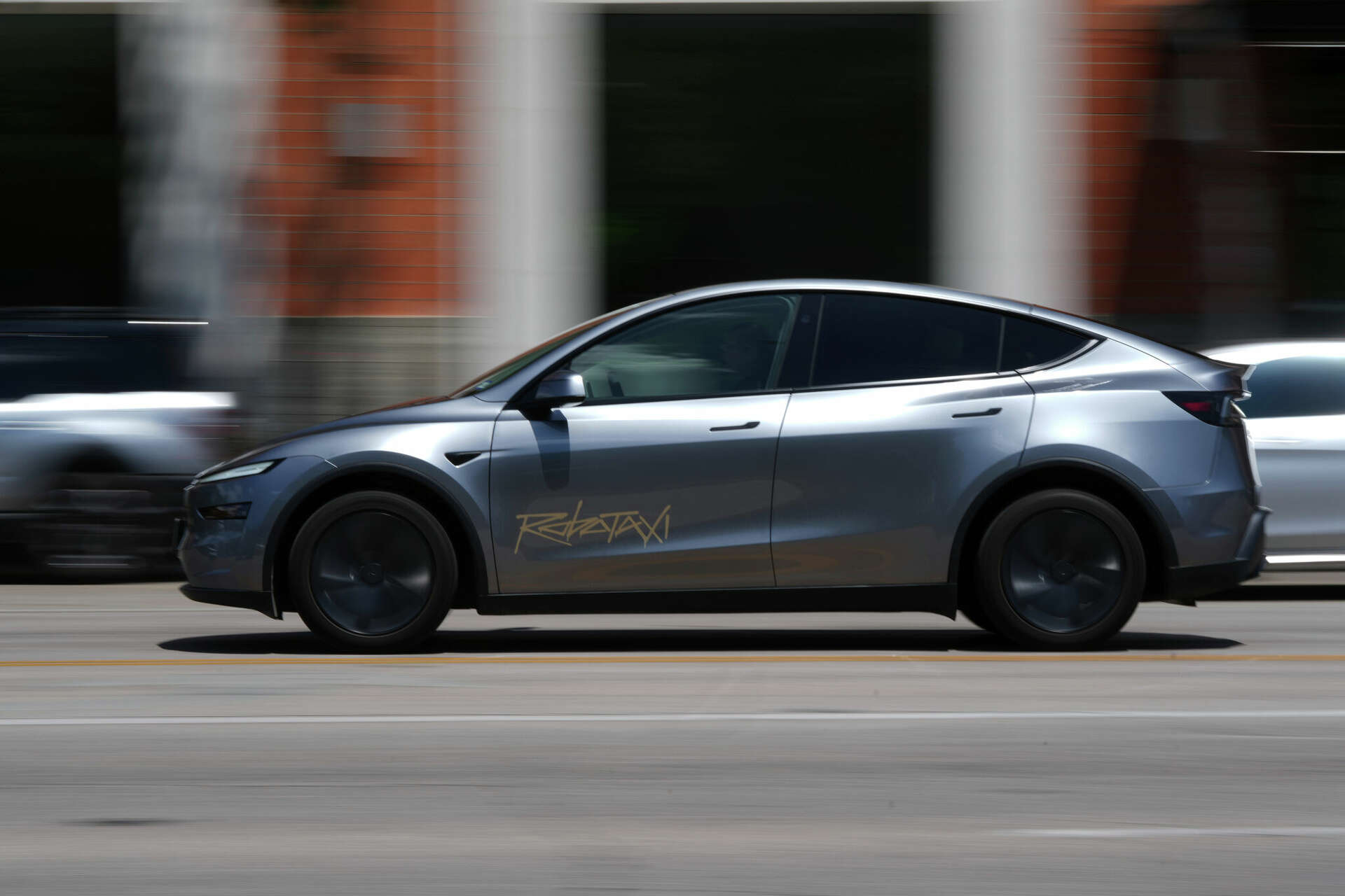 Elon Musk plans to bring Tesla robotaxis to San Francisco this year
