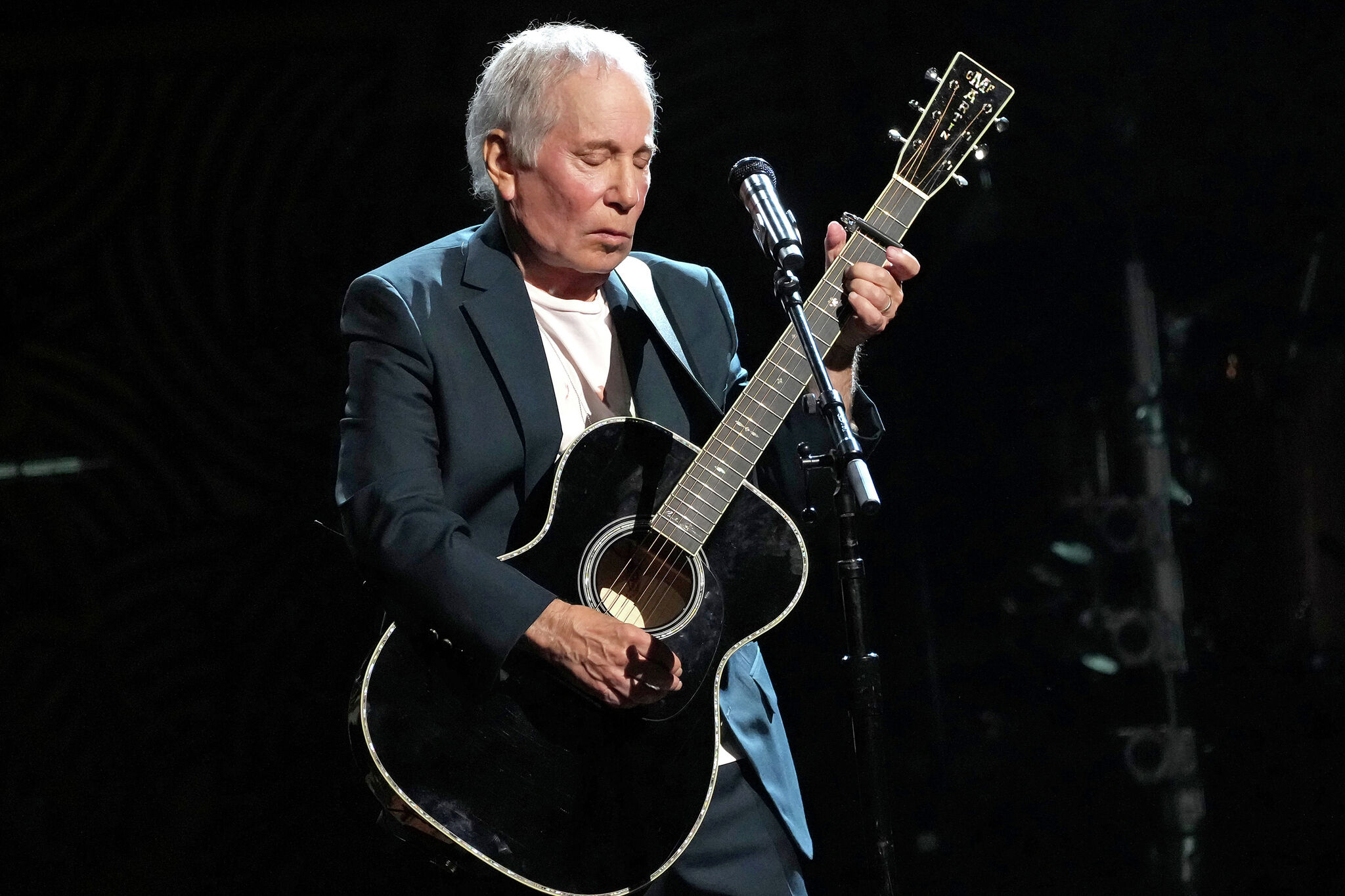 https://s.hdnux.com/photos/01/52/74/42/28035210/3/rawImage.jpg