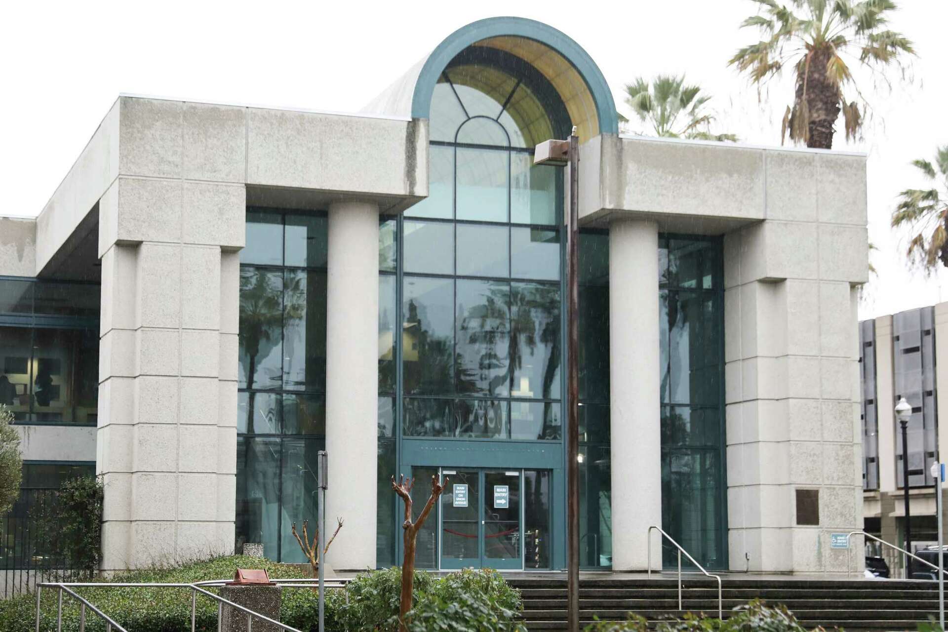 Bay Area attorney arrested for allegedly sneaking contraband into jail