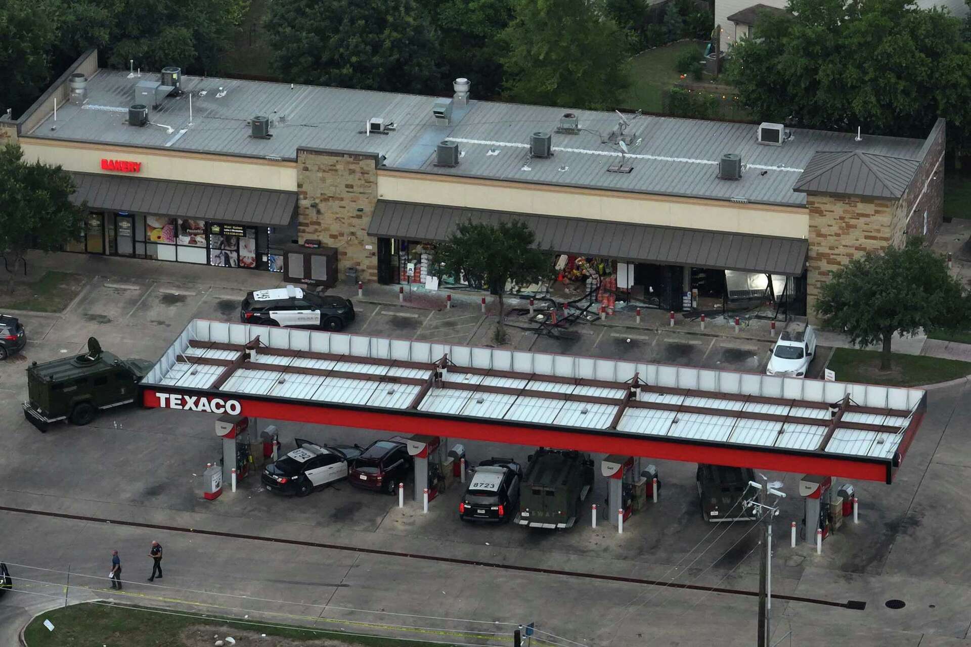 Austin police fatally shoot armed man after hourslong SWAT standoff