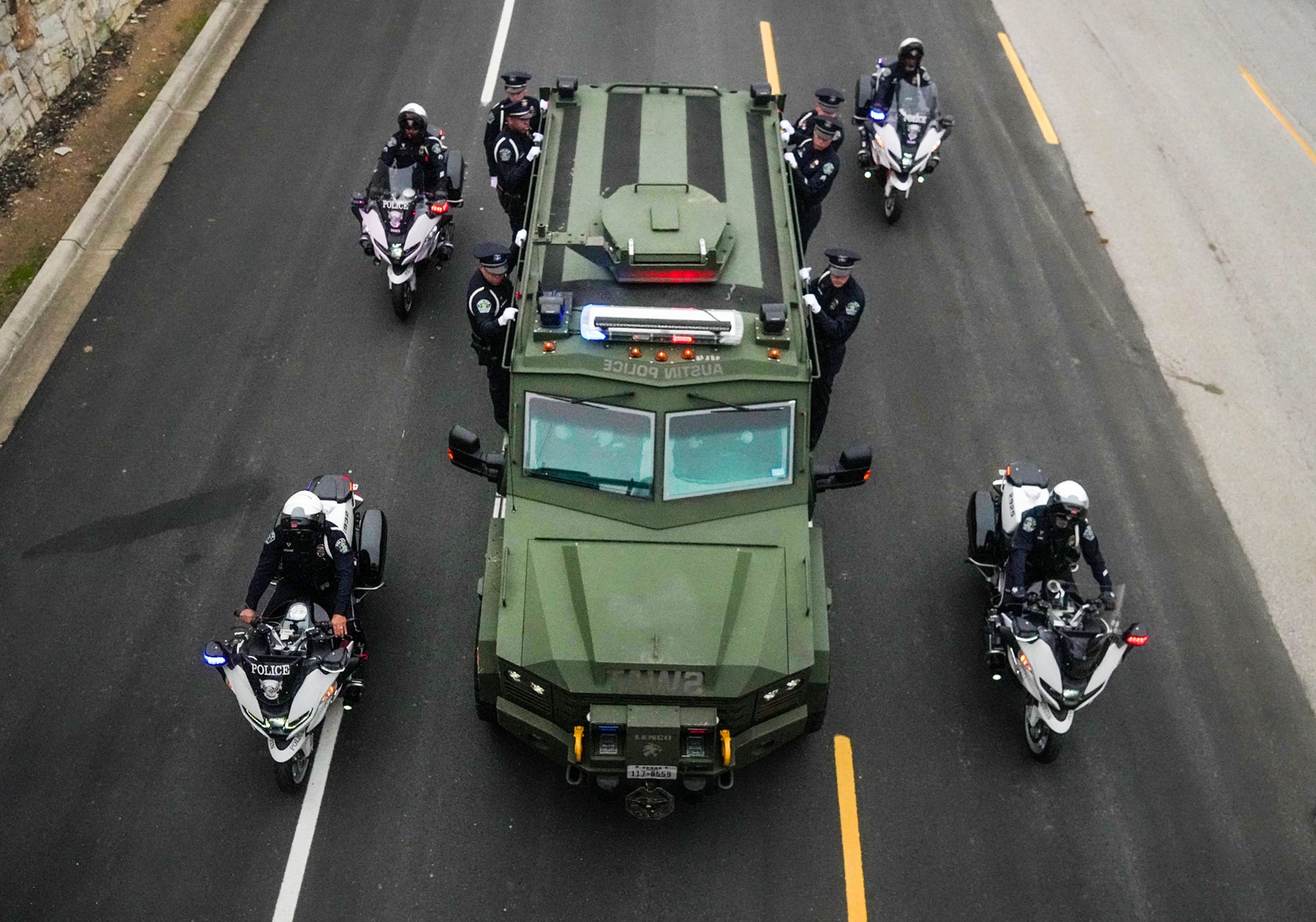 Austin police officers not indicted in November SWAT standoff that left ...