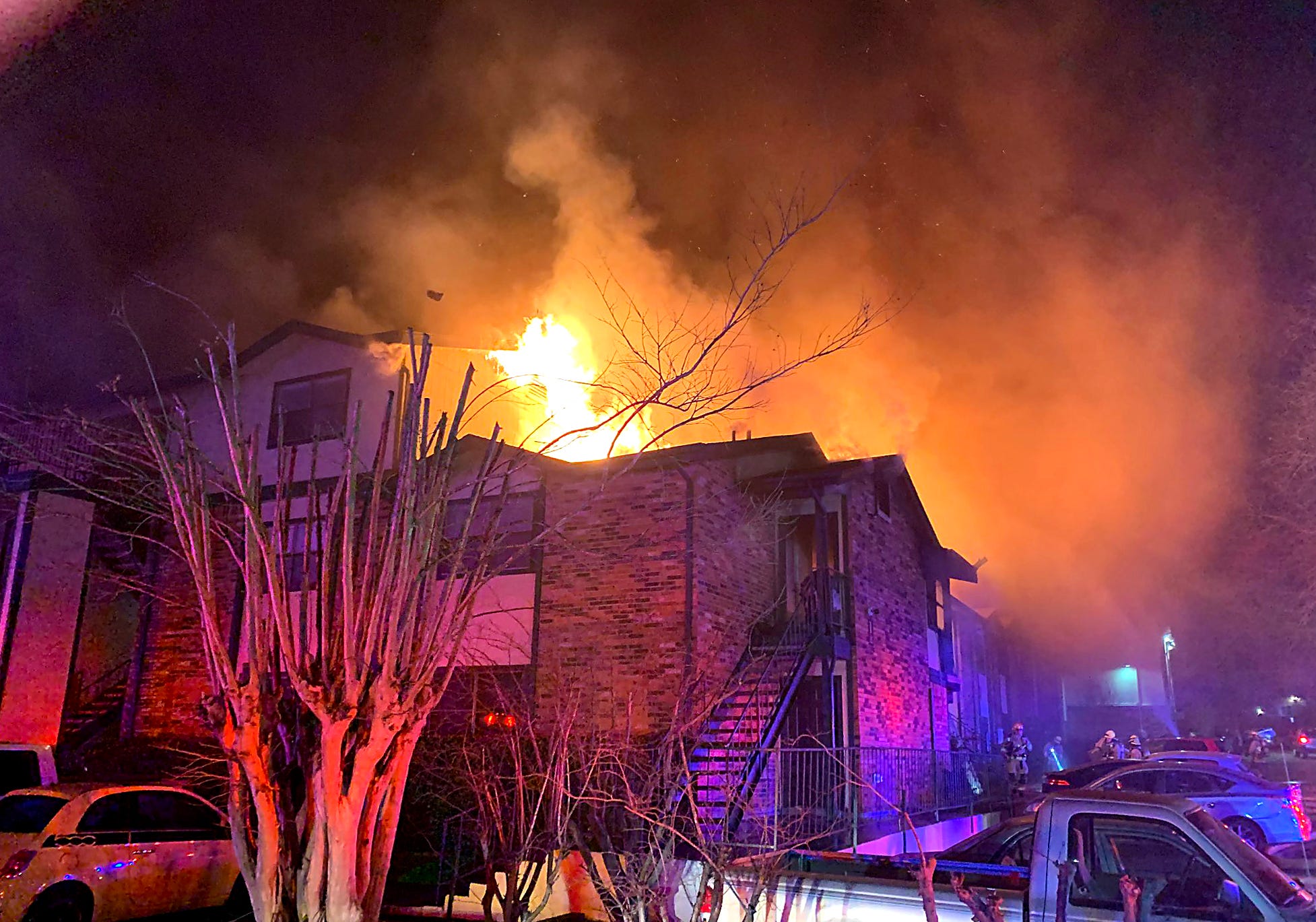 Residents displaced after 3-alarm fire at South Austin apartments