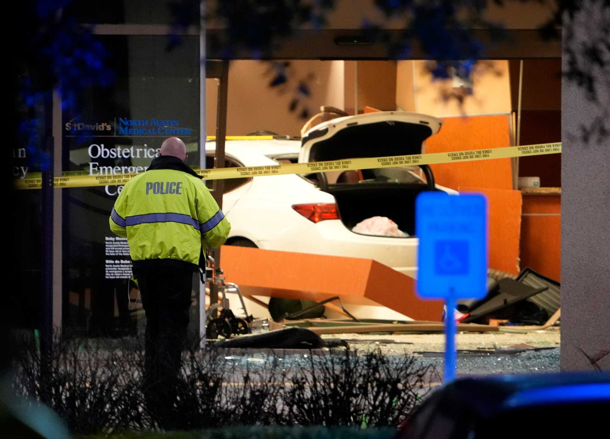 Car crashes into Texas emergency room leaving 1 dead, 5 injured. Here's ...