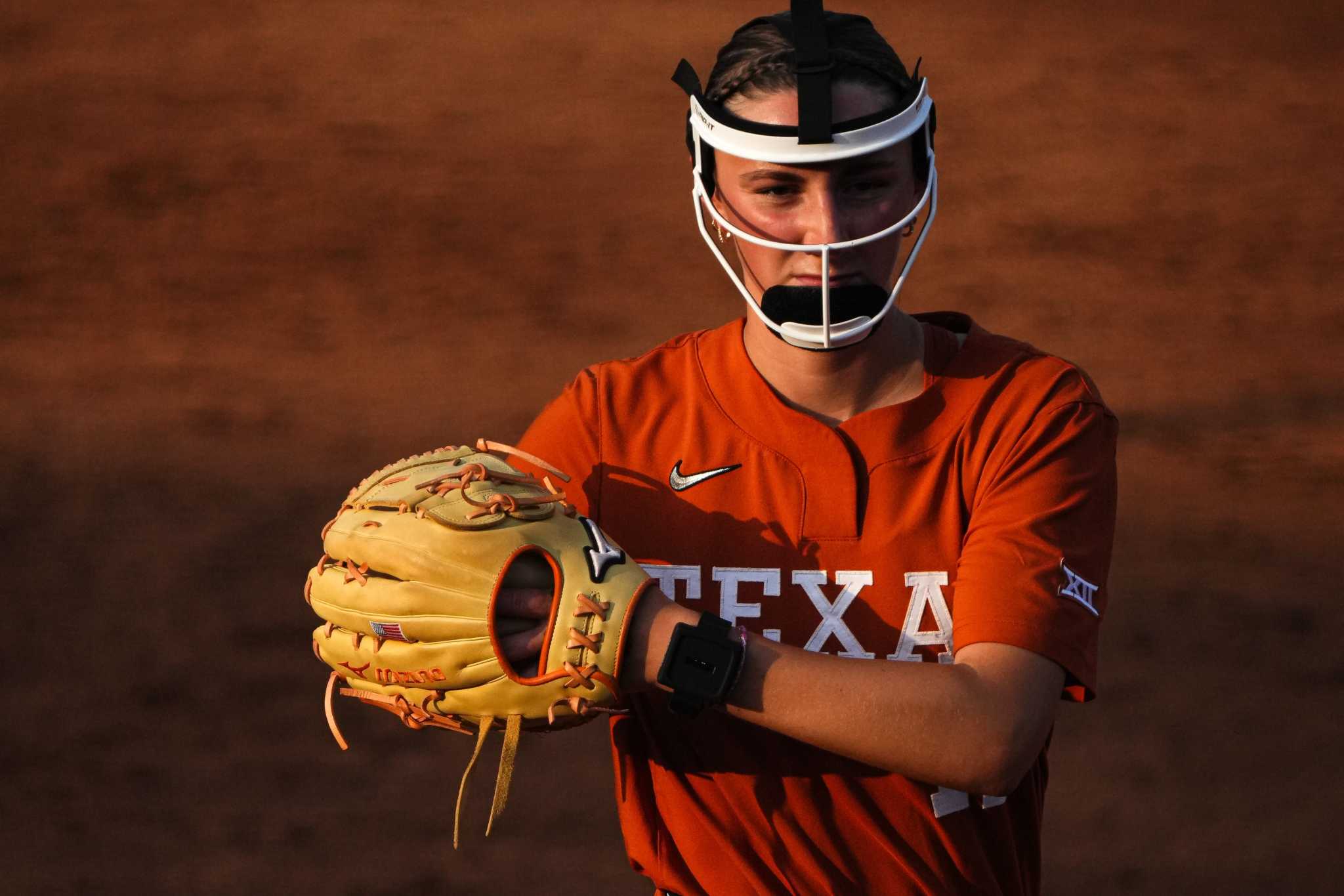 Who is Teagan Kavan? Stats and more on Texas softball freshman pitcher