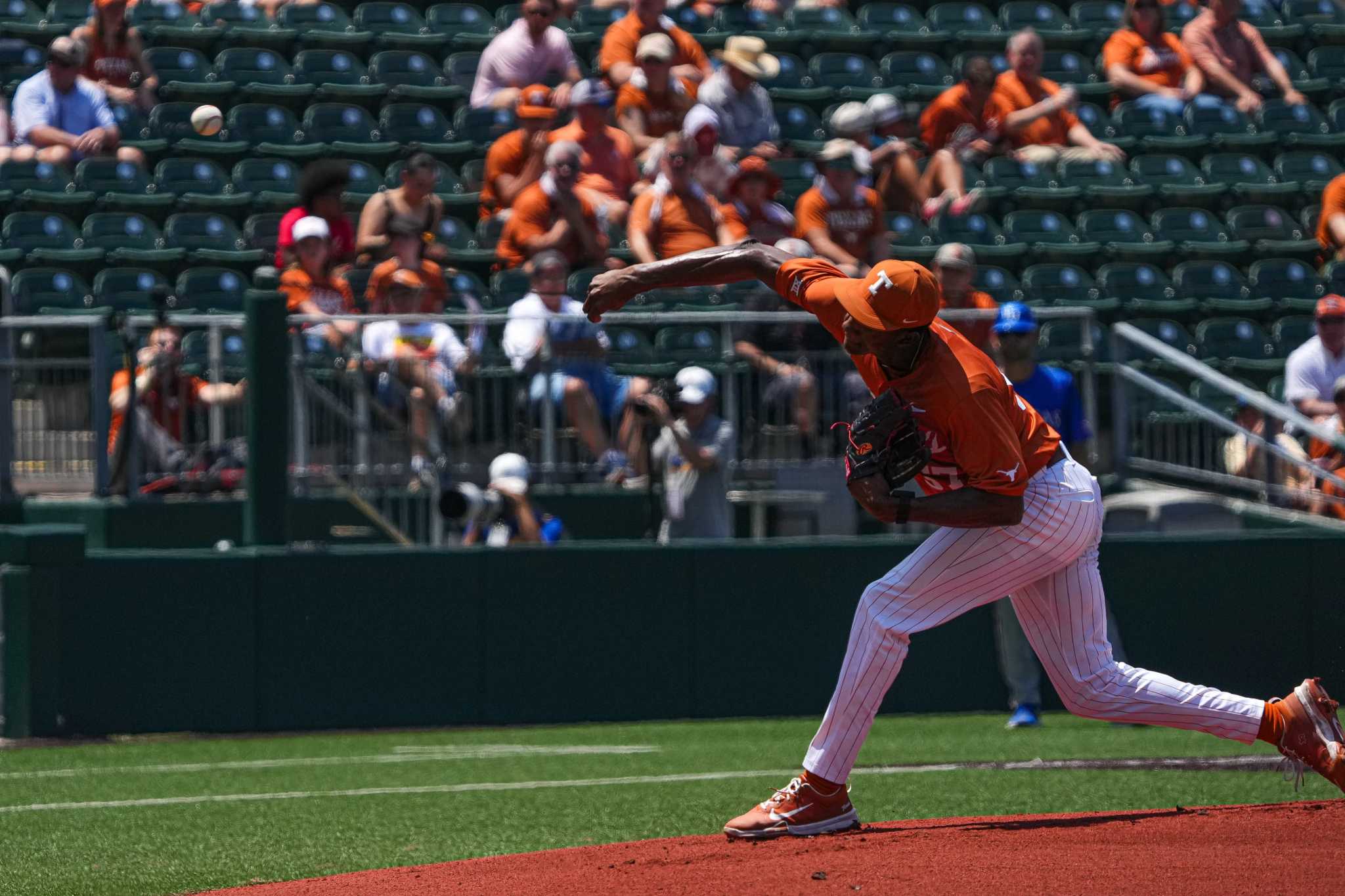 Texas baseball sweeps Kansas to close out regular season on Saturday