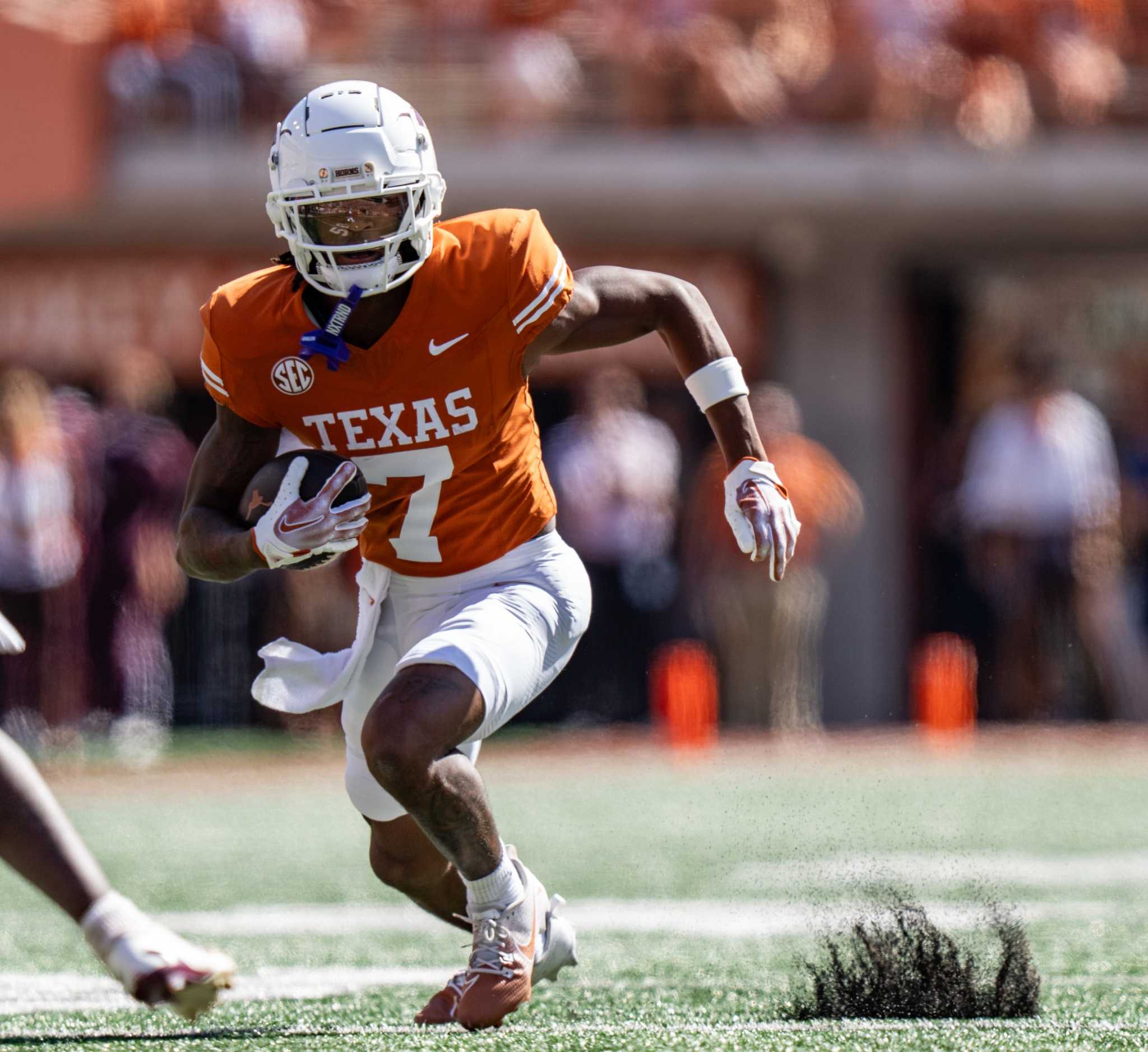 Texas football's top receiver Isaiah Bond likely to play vs Georgia ...