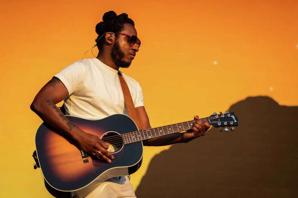 Leon Bridges plays ACL set under the setting 'Texas Sun,' see photos