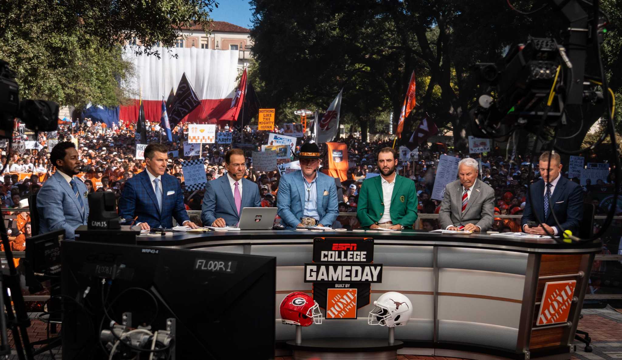 'College GameDay' comes to Austin. Here's what to know as Glen Powell joins show