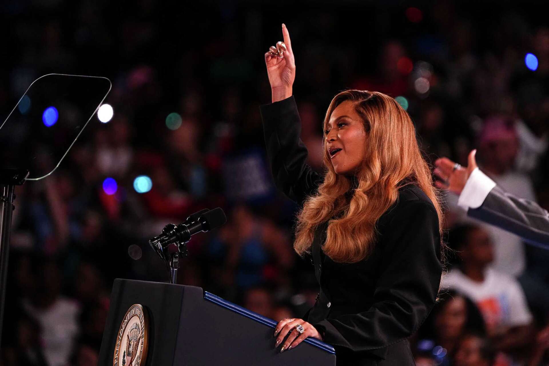 Beyoncé calls Willie Nelson 'the coolest' at Harris rally in Houston