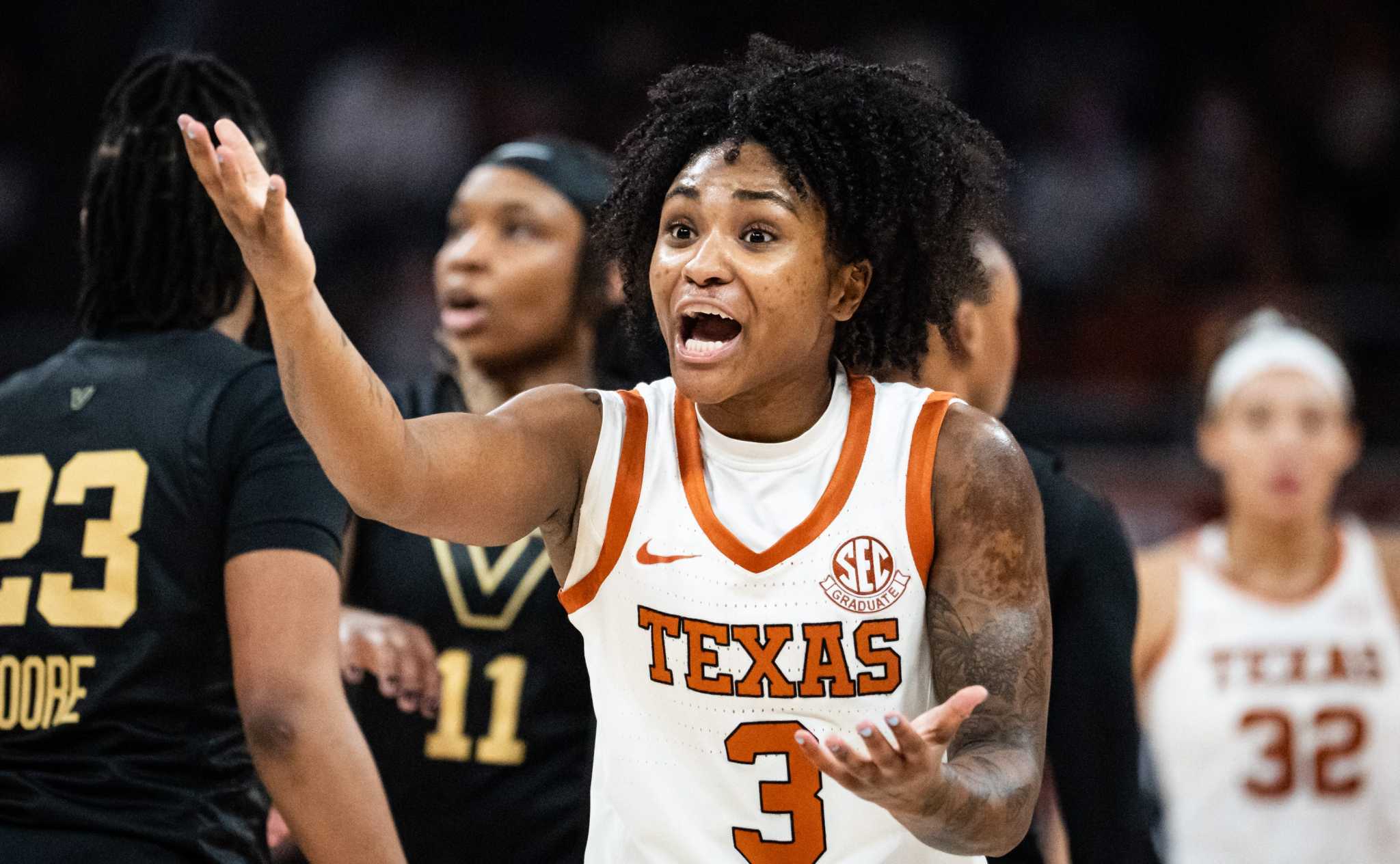 Live: No. 4 Texas getting left further behind by No. 5 Vanderbilt