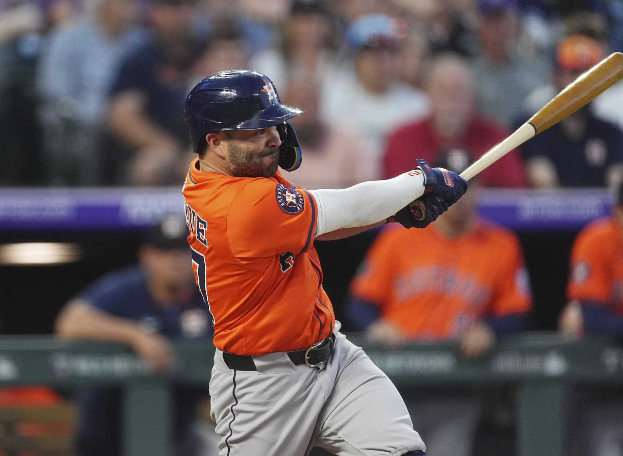 Jose Altuve passes Jeff Bagwell for second-most hits in Astros history