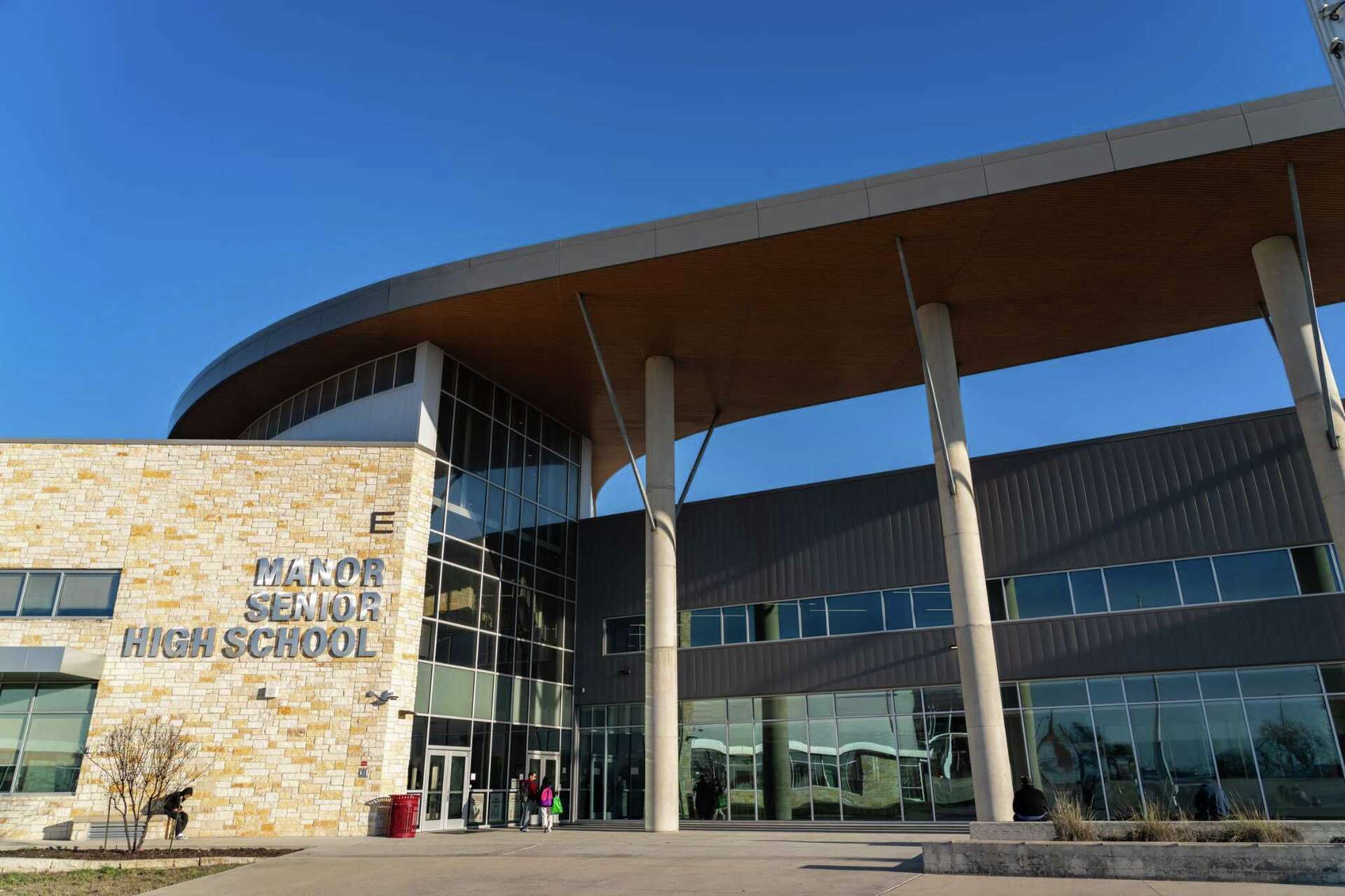 Travis County grand jury clears Manor ISD officer in force case