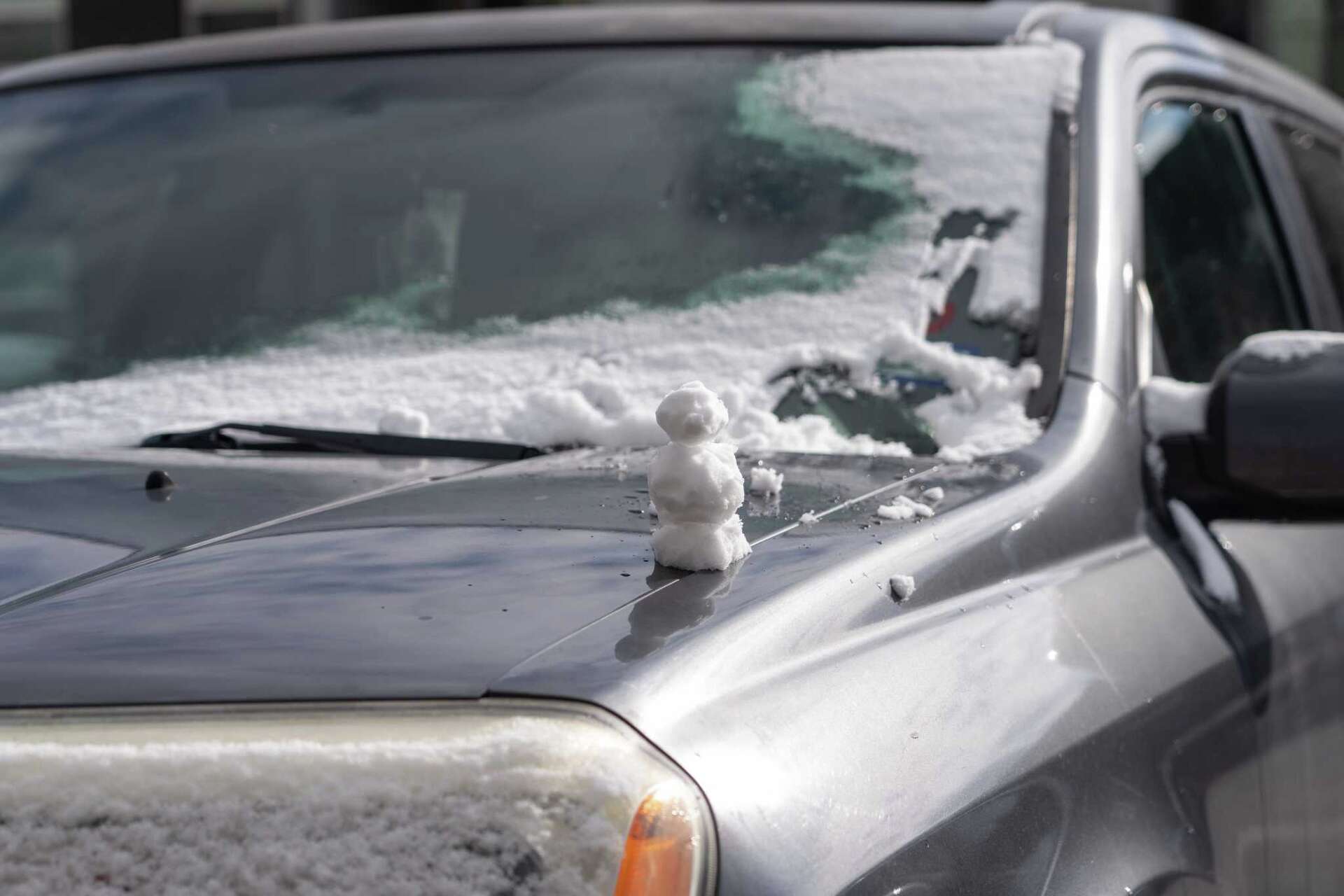 How Do You Defrost Car Windows: Quick & Easy Winter Hacks