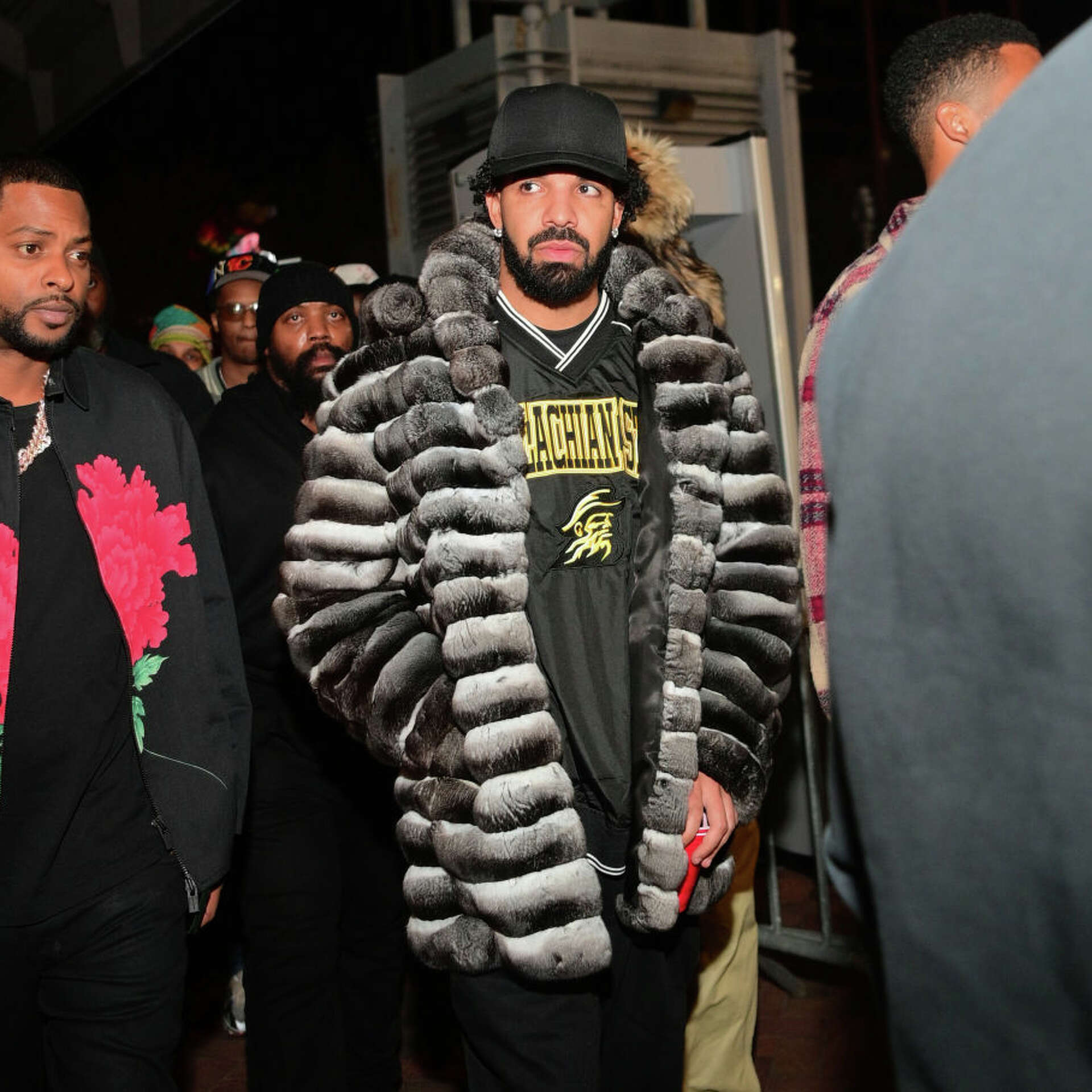 グラムリップス　FUR フーディー ヘムタック ブルゾン No new friends: A Brenham bar owner disses Drake