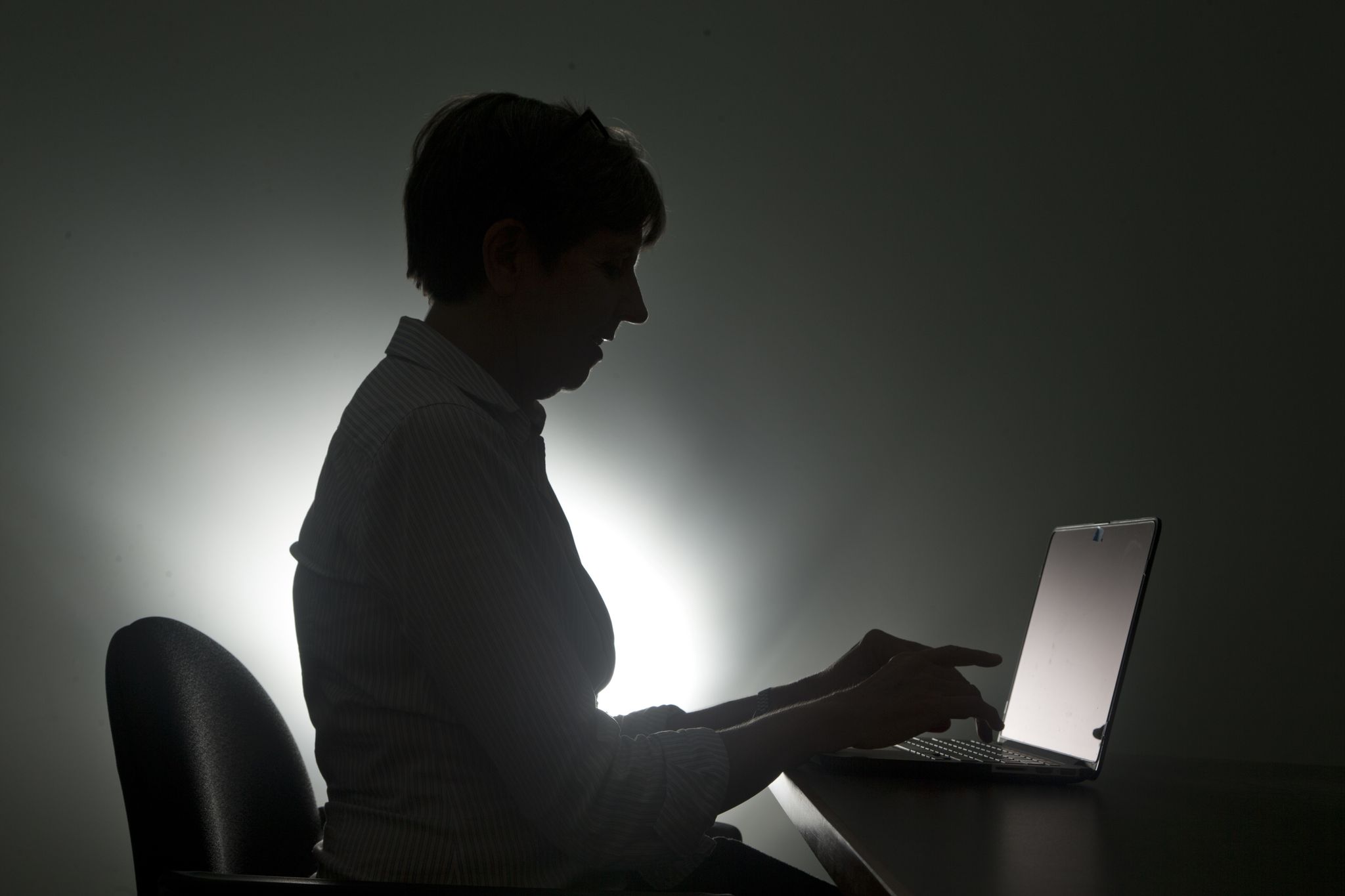 ¡No Pierdas la Calma! Guía Esencial para Mantener tu Bienestar y Finanzas al Perder tu Empleo