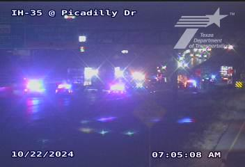 Crash closes all southbound lanes at I-35 and Grand Ave Parkway