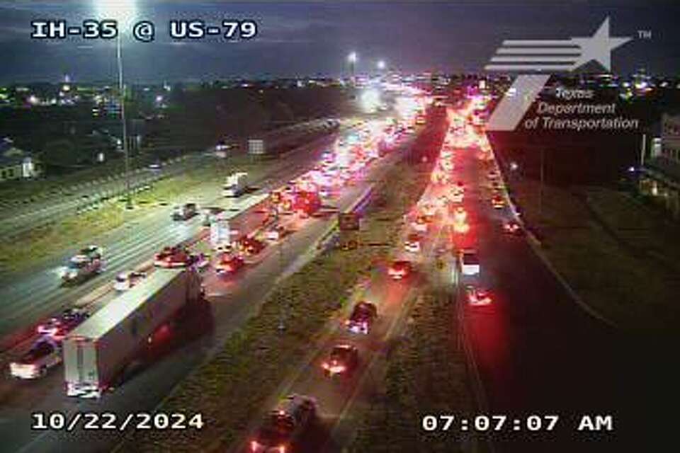 Crash closes all southbound lanes at I-35 and Grand Ave Parkway