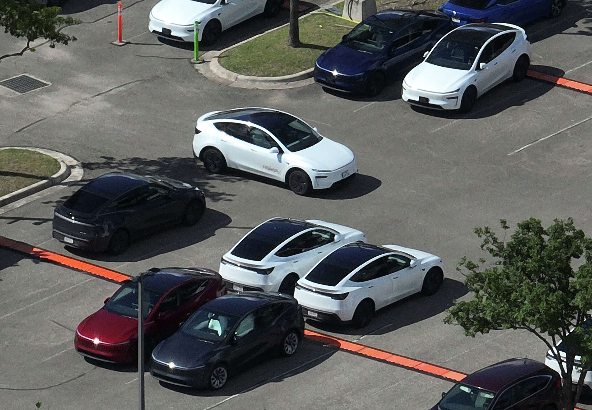 Tesla robotaxis to start rolling in San Francisco, report says