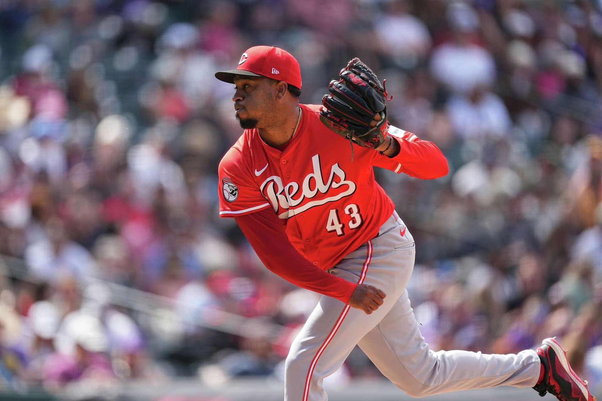 Dodgers call up reliever Alexis Díaz from minors over a