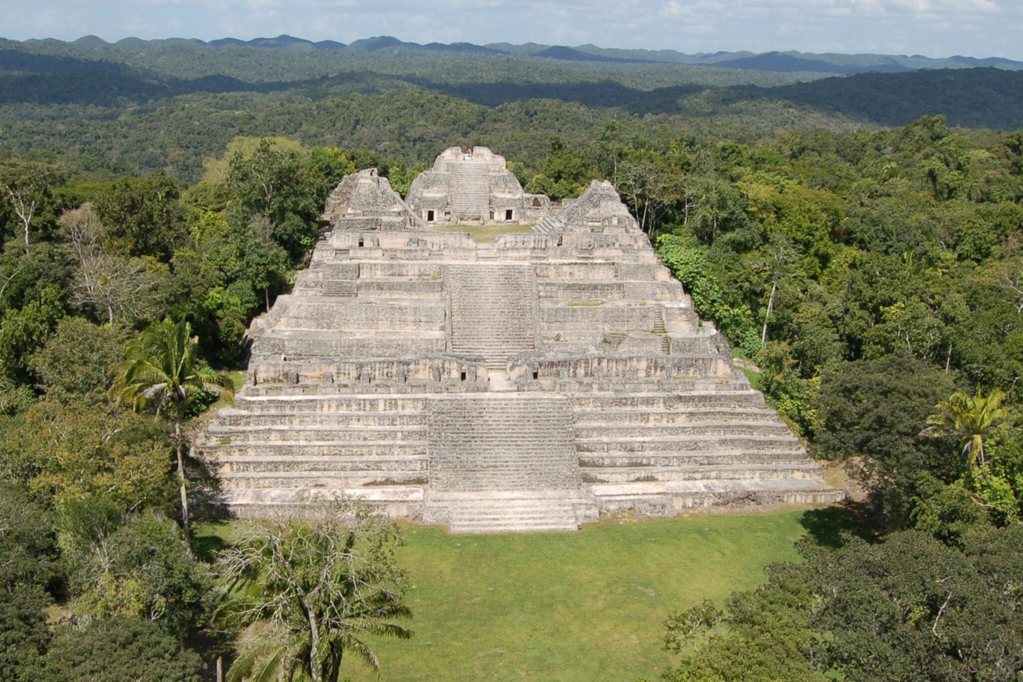https://s.hdnux.com/photos/01/53/51/56/28220319/3/rawImage.jpg
