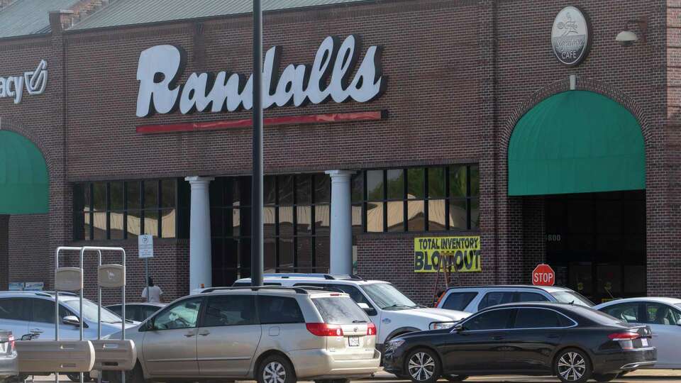 A Randalls Supermarket, a major supplier of kosher foods, is visible in Houston, Thursday, July 10, 2025.