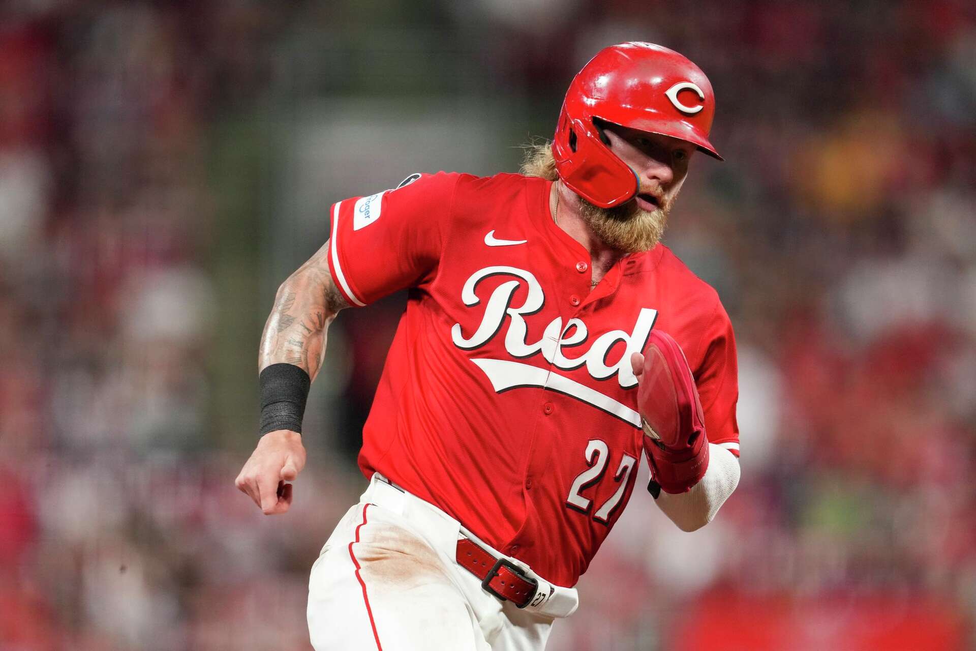 Reds' Jake Fraley has a partially torn labrum that he will attempt to play  through this season