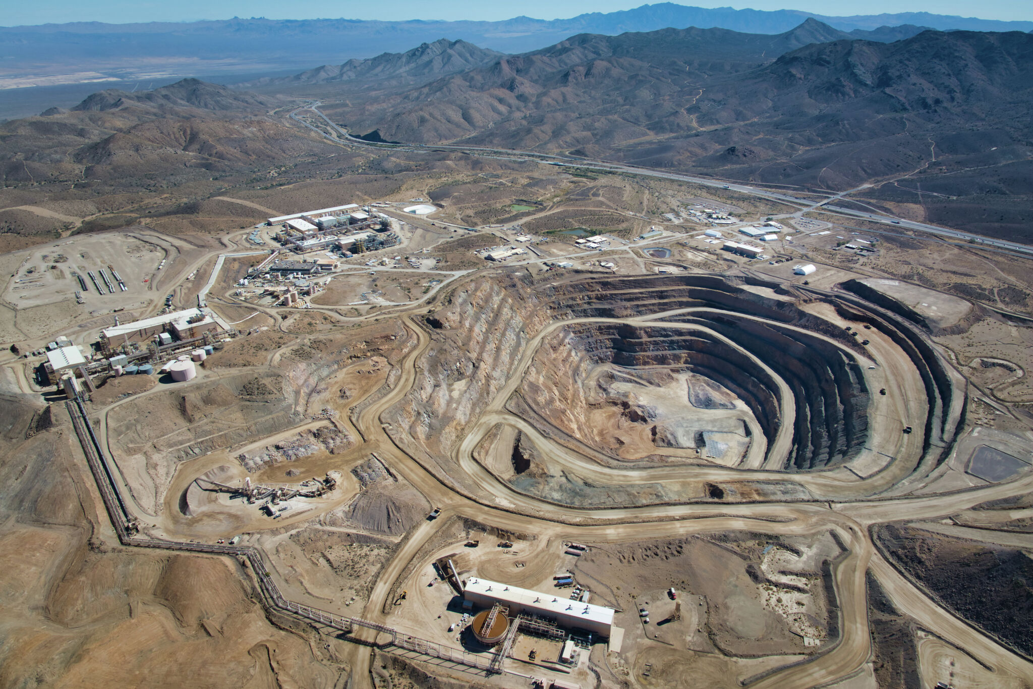 Image for Apple signs megadeal with operator of one-of-a-kind Calif. mine - SFGATE from SFGate