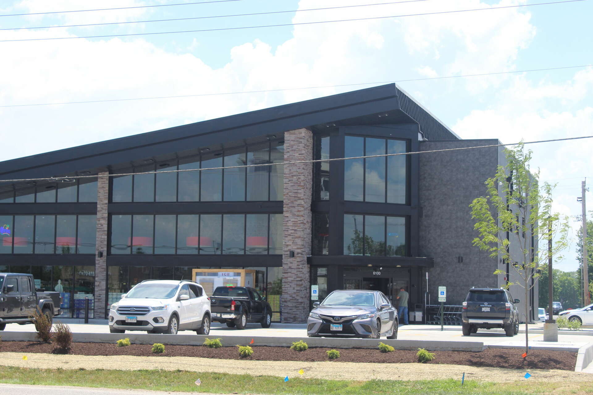 Sav on Liquor and Wine prepares to open in Edwardsville IL