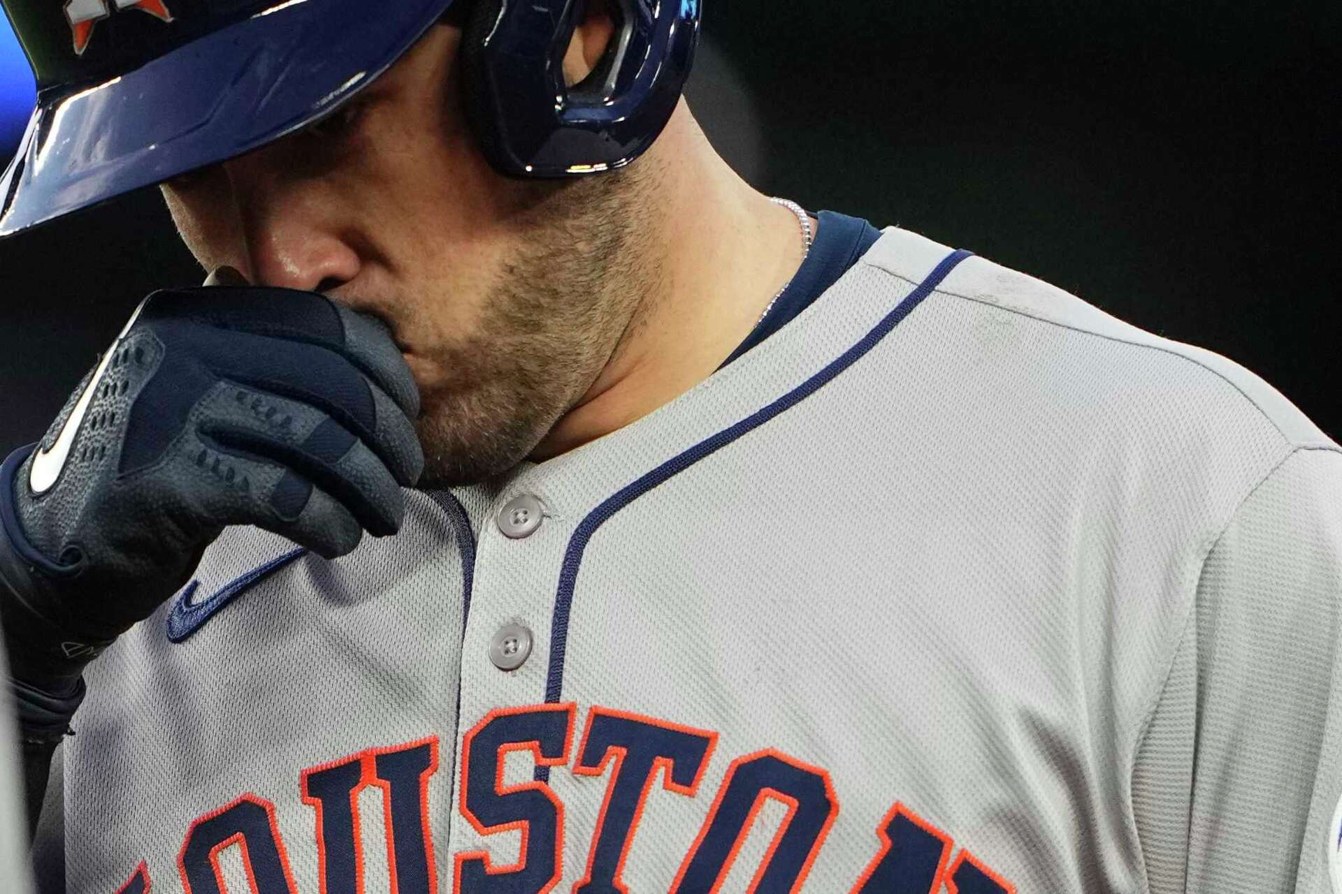 Houston Astros lose a wild one to Seattle Mariners in extras
