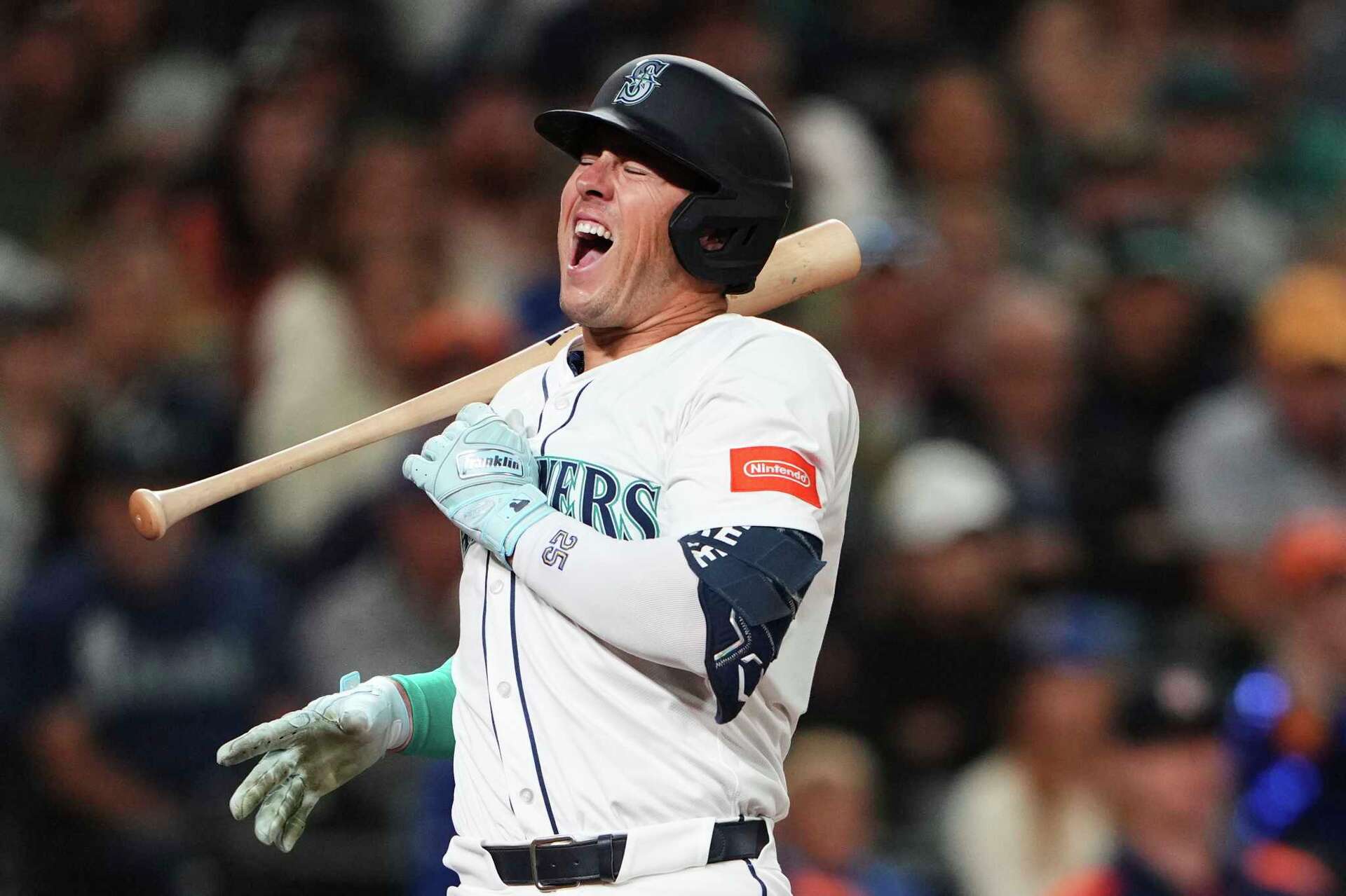 Houston Astros lose a wild one to Seattle Mariners in extras