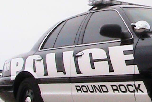 Police search for suspects in Round Rock Outlets jewelry store robbery
