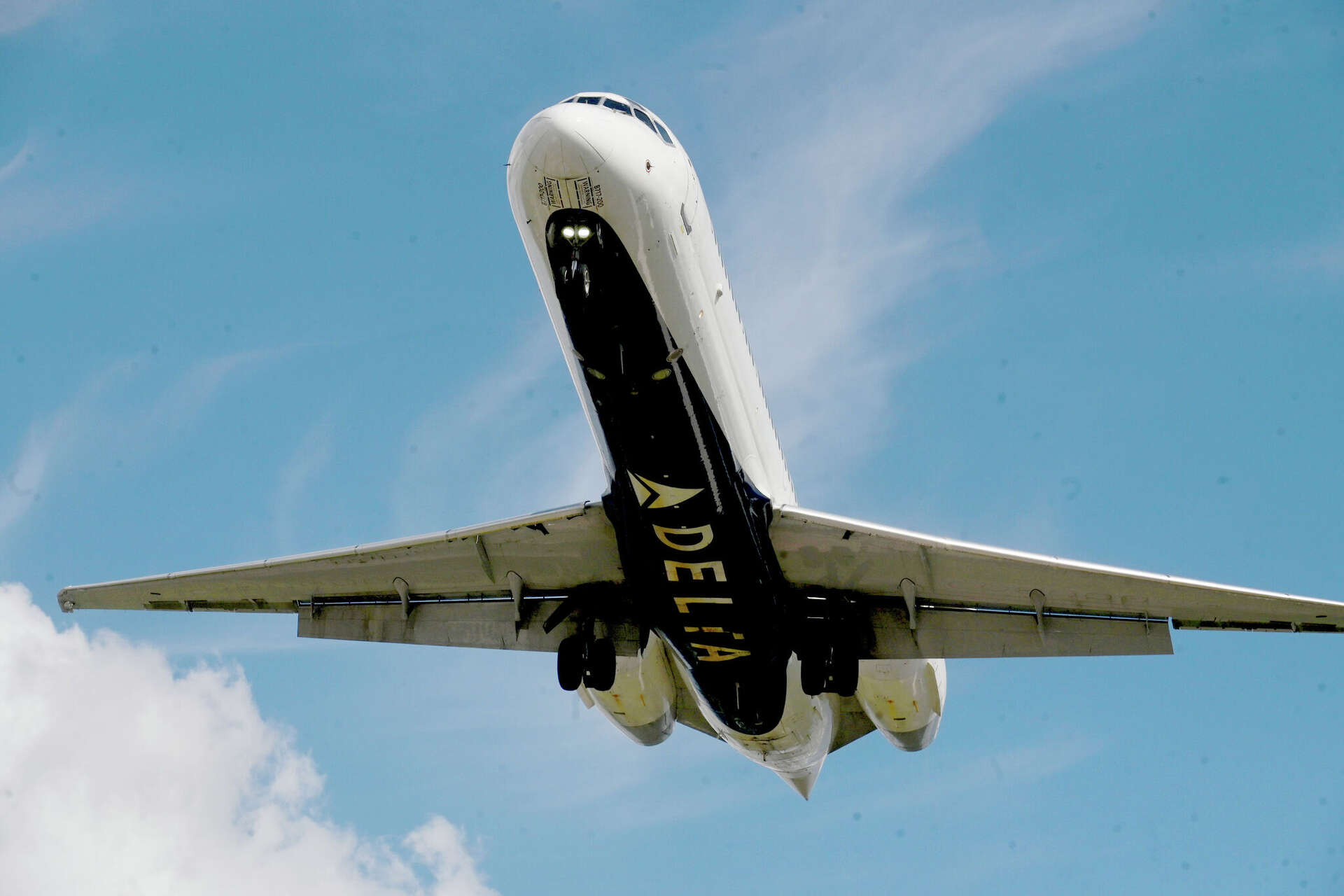 Flights delayed at CT's Bradley amid Delta network issues in Detroit