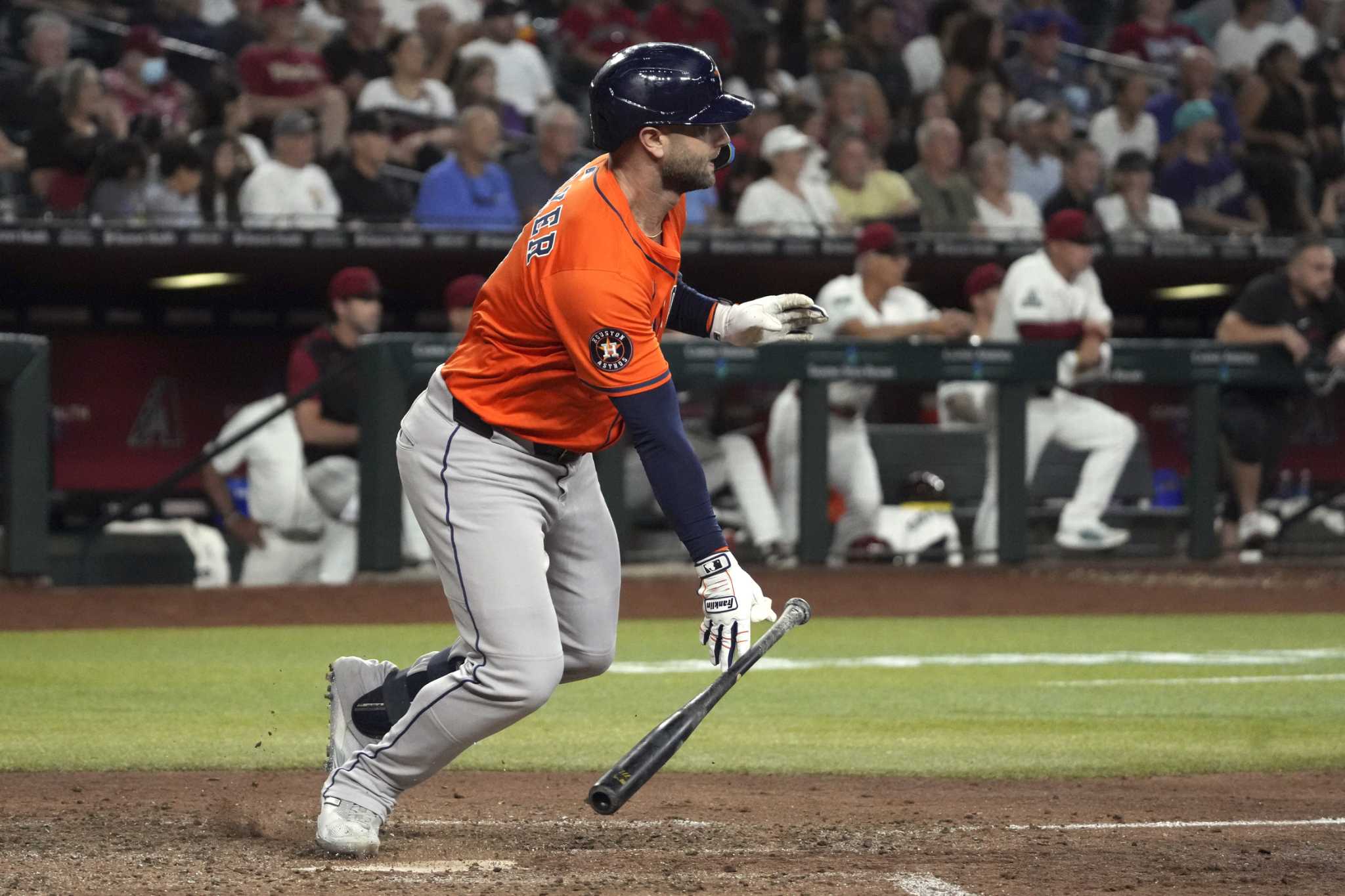 Astros finish sweep of Diamondbacks, expand lead in AL West