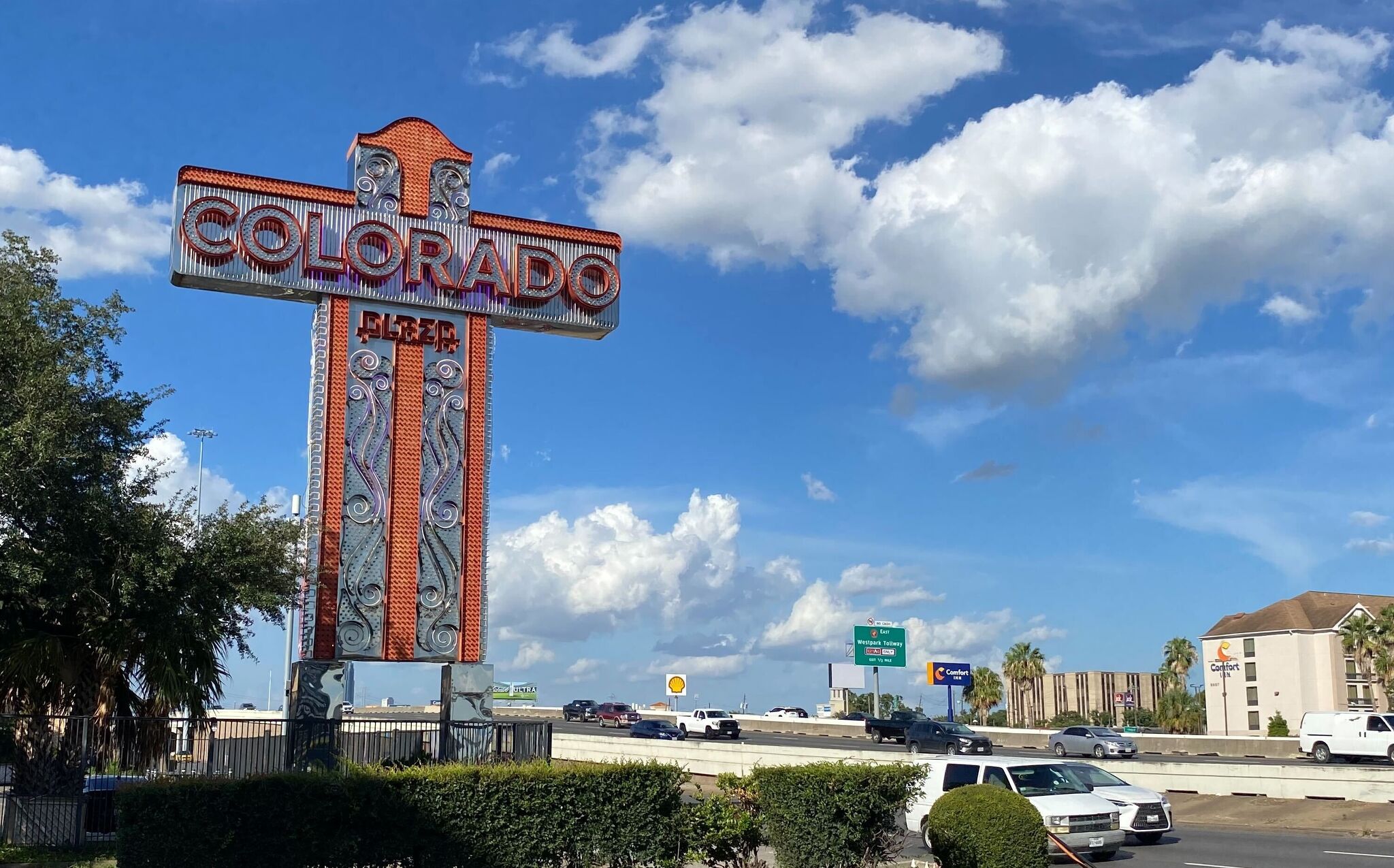 Houston's more impossible-to-miss strip club will live again
