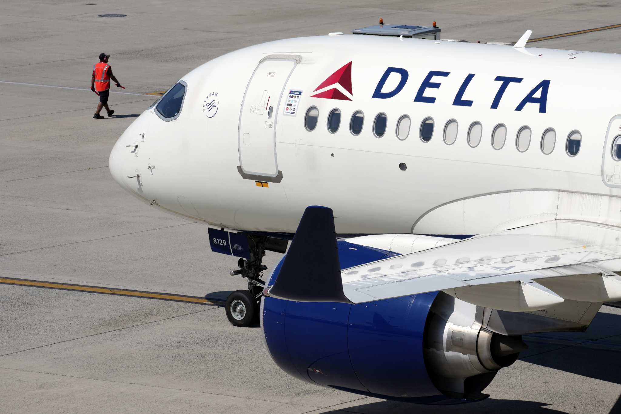 Federal Agents Storm Cockpit, Arrest Delta Co-Pilot at SFO After Landing
