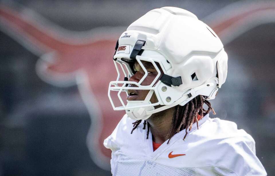 Texas football depth chart healthy despite transfer portal obstacles